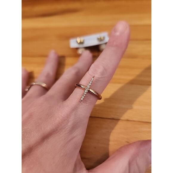 MICHAEL KORS Signature Gold Tone Crystals Stud Earrings And RING SIZE 7 - Picture 4 of 5